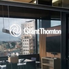 Logo GRANT THORNTON en plexiglas