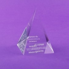 Trophée pyramide en plexiglas CEPSA CUDEYO