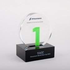 Trophées en méthacrylate STRAUMANN