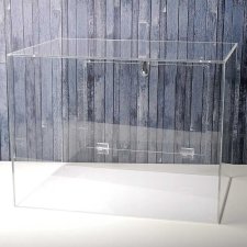 Vitrine en plexiglas avec FENÊTRE