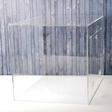 Vitrine en plexiglas avec FENÊTRE