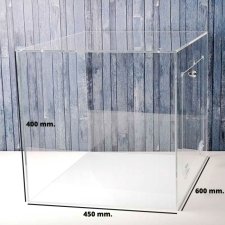 Vitrine en plexiglas avec FENÊTRE