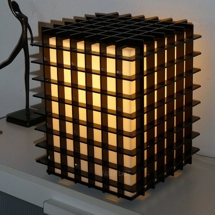 Lampe BEE plexiglas transparent et noir