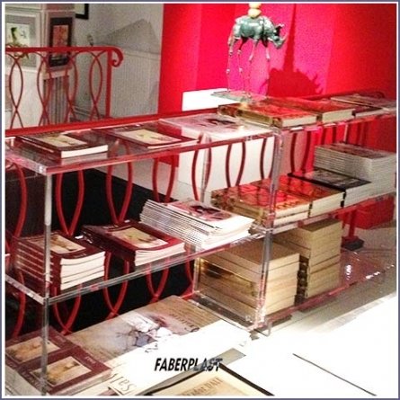 Meubles Plexiglas Cervantes Paris Musée