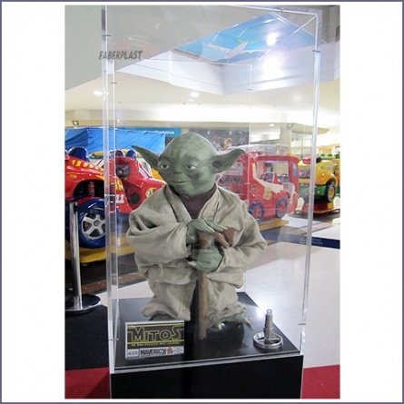 Vitrine Plexiglas Maitre Yoda